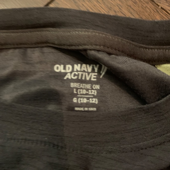 2 large boys tops - Picture 3 of 3